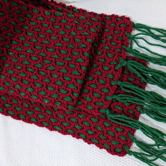 NEW Sparkly Woven Crochet Scarf Red Green Fringe OOAK HANDCRAFTED - Picture 6 of 8